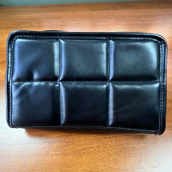 Amanda Uprichard Black Belt Bag Faux Leather Waist Puff - Picture 2 of 16